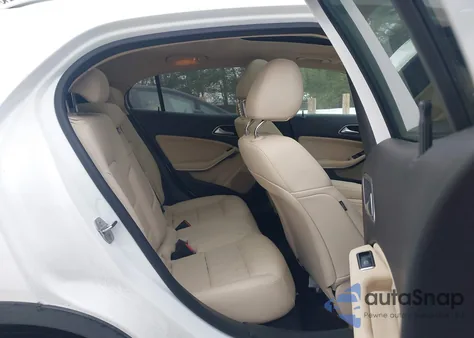 2020 Mercedes-Benz Gla 250 4Matic z USA, uszkodzony, nr VIN WDCTG4GB5LJ658865